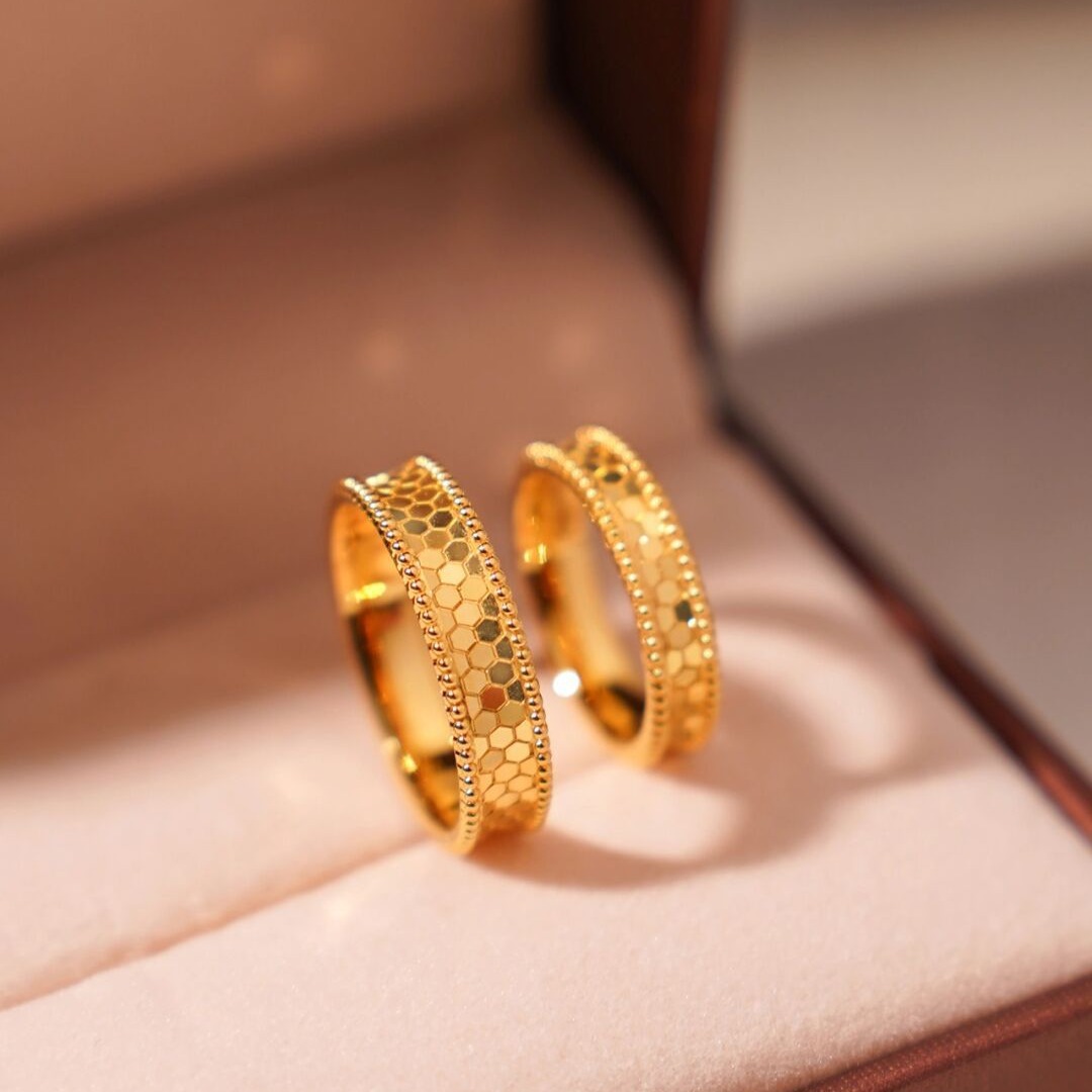 Women Accessories Dubai - Anel favo de mel de ouro